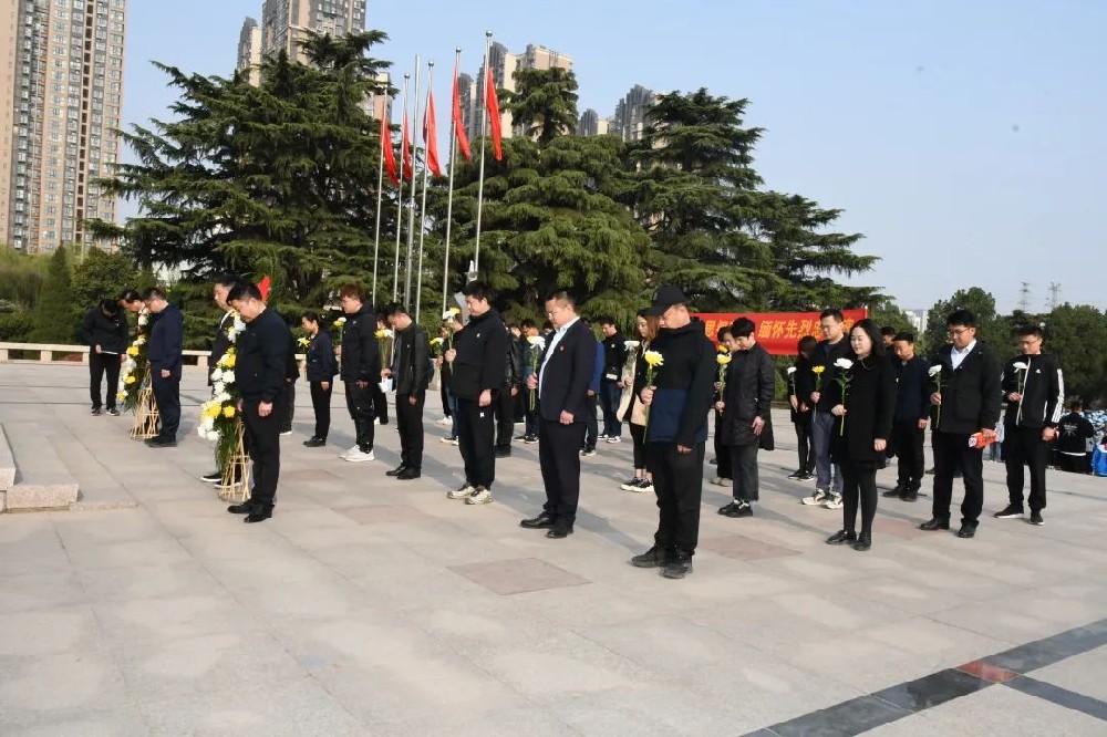 �������������O(sh��)����������־ ���T���A�ꩦ��Ͷ�a(ch��n)�I(y��)�@��˾�M���_(k��i)չ���҂��Ĺ�(ji��)�ա����������}���(d��ng)