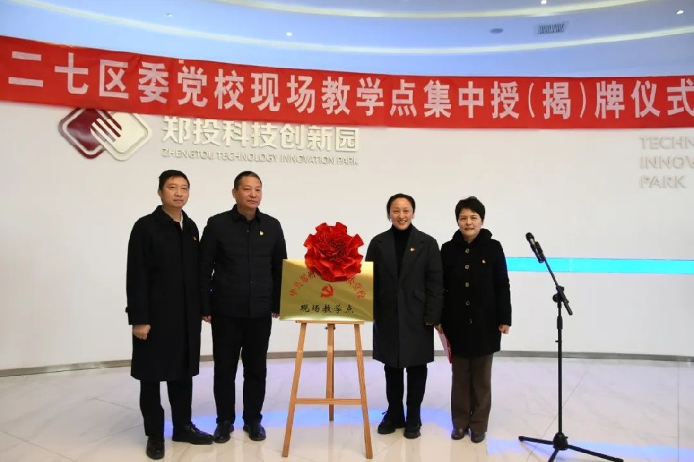 ���߅^ί�hУ�����F���̌W�c�����ڣ��ң��ƃxʽ����Ͷ�Ƽ����@�ɹ��e��